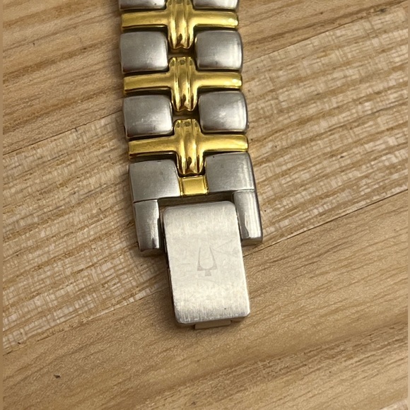 Bulova Ladies Watch White Dial Two Tone Bracelet Date Window 98U02 - Picture 9 of 13